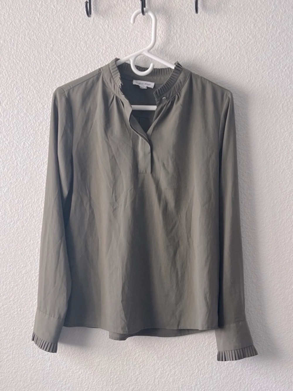 FREE w/ 🌻3/$25‎ Calvin Klein blouse